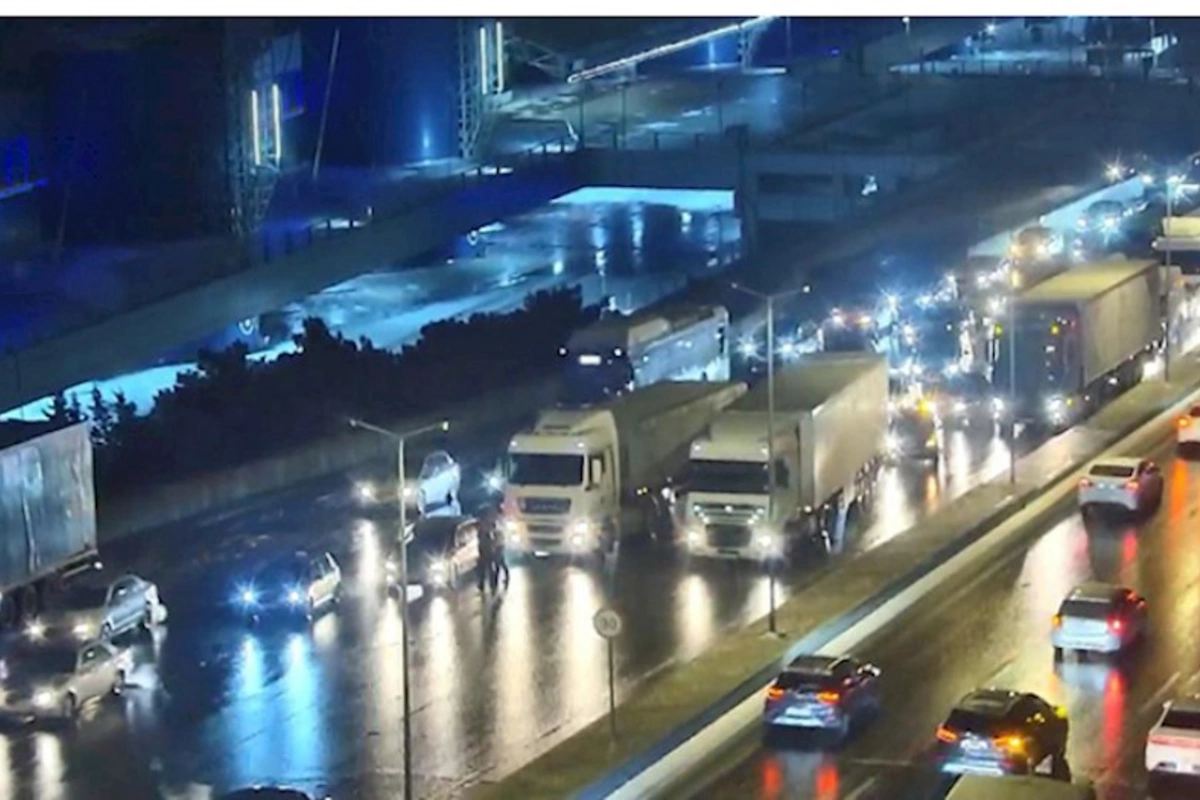 Bakıda buza görə bu yol bağlandı
