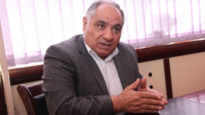Ayaz Salayev, yoxsa Sabir Rüstəmxanlı: Kim haqlıdır?