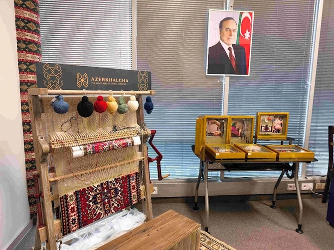 Praqa Azərbaycan Mədəniyyət Evində sərgi açılıb — FOTOLAR