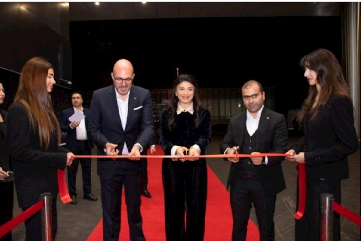 “Mercedes Benz-Azərbaycan”ın adı qalmaqalda: Dünya mediası sirrin üstünü necə açıb? — FOTOLAR