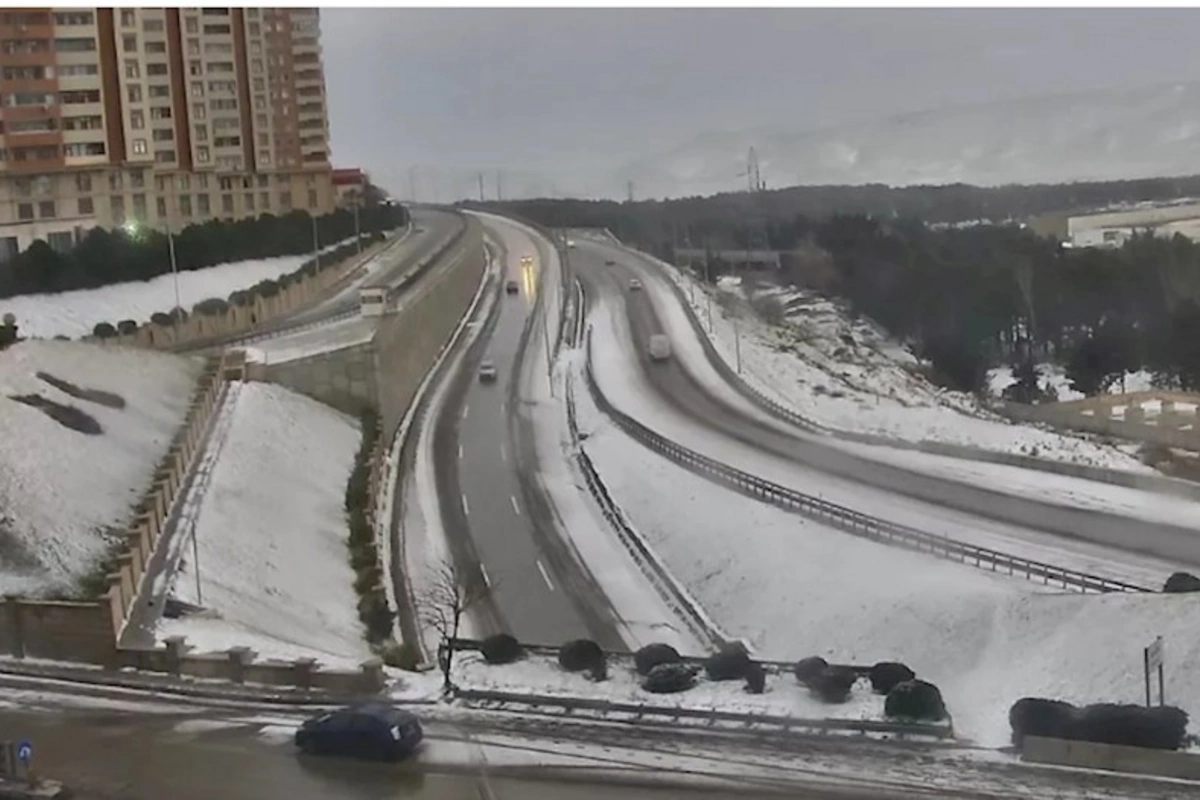 Buzlaşmaya görə bağlanan yol açıldı