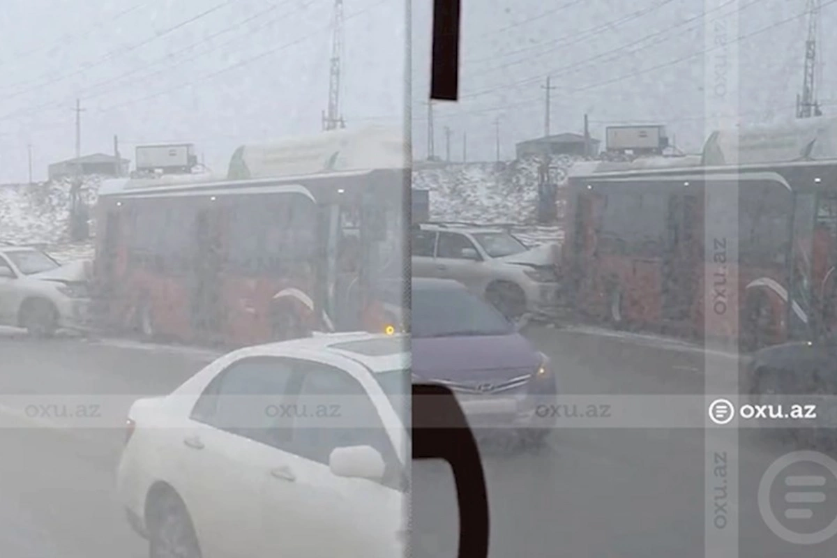 Bakıda Land Crusier avtobusa çırpıldı — Xəsarət alan var