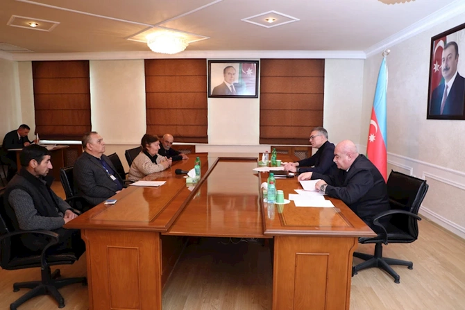 Azəriqazın baş direktoru İsmayıllıda 50-yə yaxın vətəndaşı qəbul etdi — FOTOLAR Azəriqazın baş direktoru İsmayıllıda 50-yə yaxın vətəndaşı qəbul etdi — FOTOLAR