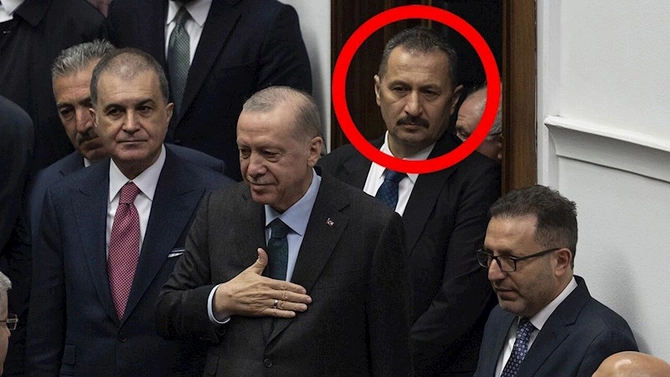 Serbiya Prezidenti bərbərini Ərdoğanın cangüdəninə bənzətdi: “Sənə güvənirəm” — VİDEO Serbiya Prezidenti bərbərini Ərdoğanın cangüdəninə bənzətdi: “Sənə güvənirəm” — VİDEO