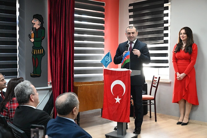 Bəxtiyar Vahabzadənin 100 illik yubileyi Ankarada adını daşıyan məktəbdə qeyd olunub — FOTOLAR Bəxtiyar Vahabzadənin 100 illik yubileyi Ankarada adını daşıyan məktəbdə qeyd olunub — FOTOLAR