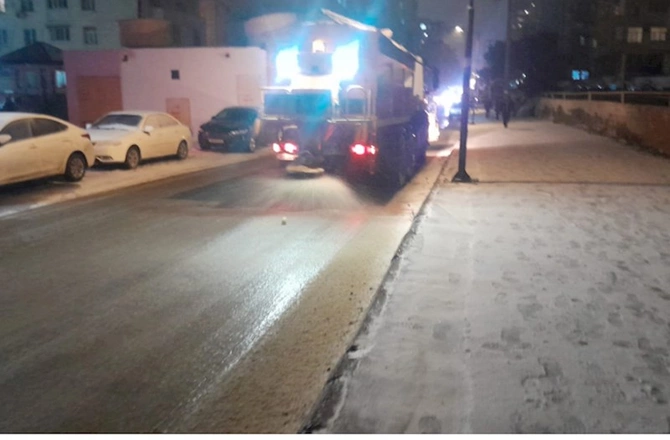 Paytaxta yenidən yağan qarın təmizlənməsi işləri davam edir — FOTOLAR