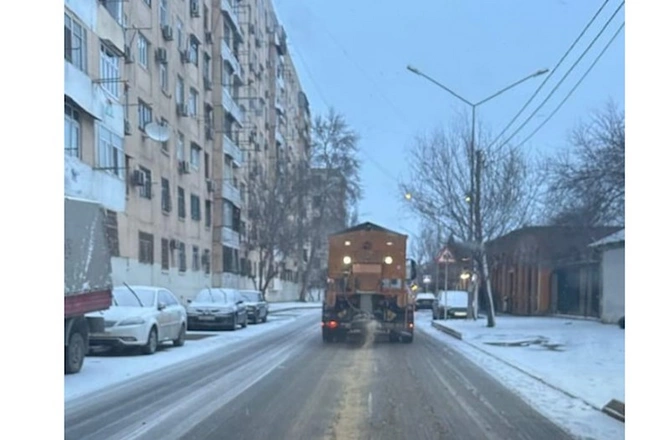 Paytaxta yenidən yağan qarın təmizlənməsi işləri davam edir — FOTOLAR