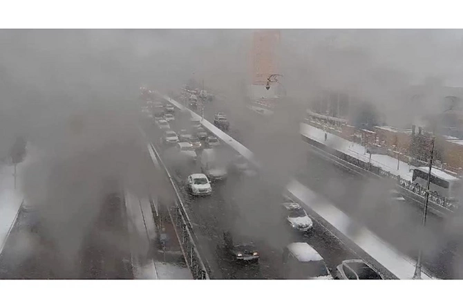 Sürüşkən yollar səbəbindən baş verən QƏZALAR — FOTOLAR Sürüşkən yollar səbəbindən baş verən QƏZALAR — FOTOLAR