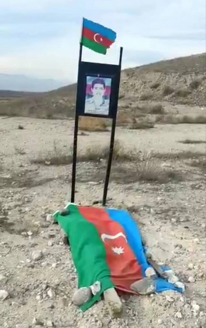 Tək şəhid məzarı — FOTO Tək şəhid məzarı — FOTO