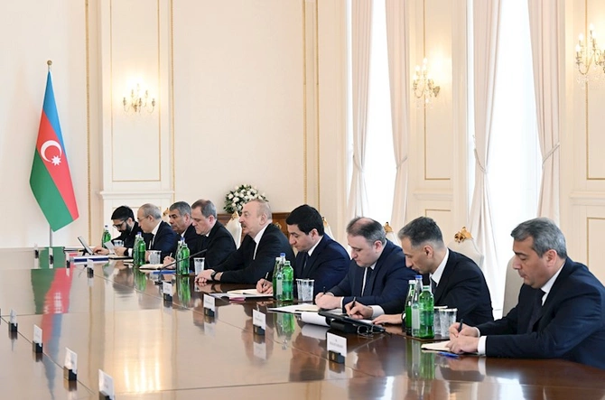 Prezidentin Şahbaz Şəriflə təkbətək görüşü başladı — FOTOLAR