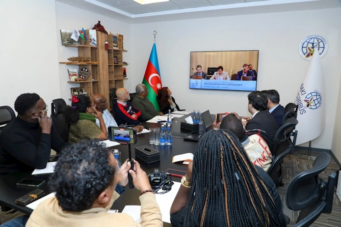 Bakı Təşəbbüs Qrupunun rəhbərliyi ilə xarici media nümayəndələri arasında görüş olub — FOTOLAR Bakı Təşəbbüs Qrupunun rəhbərliyi ilə xarici media nümayəndələri arasında görüş olub — FOTOLAR