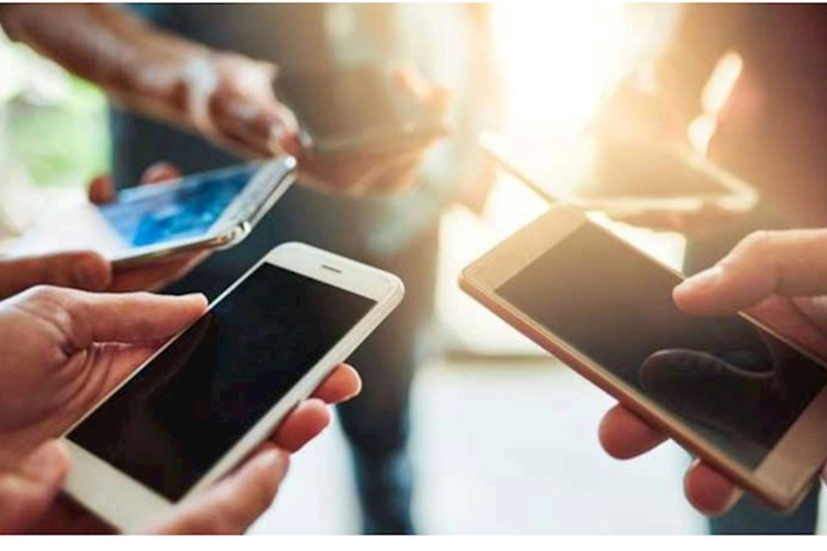 Azərbaycana smartfonlar hansı ölkələrdən və neçəyə gətirilib?