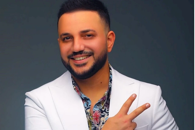 Müğənniyə Qarabağda vəzifə verildi — VİDEO (FOTO) Müğənniyə Qarabağda vəzifə verildi — VİDEO (FOTO)