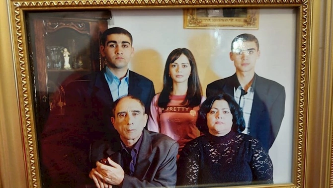 “Yoldaşım rəhmətə gedəndə Kəmaləddin Heydərov zəng edib dedi ki...” — Qədir Rüstəmovun xanımı ilə SENSASİON MÜSAHİBƏ (FOTOLAR)
