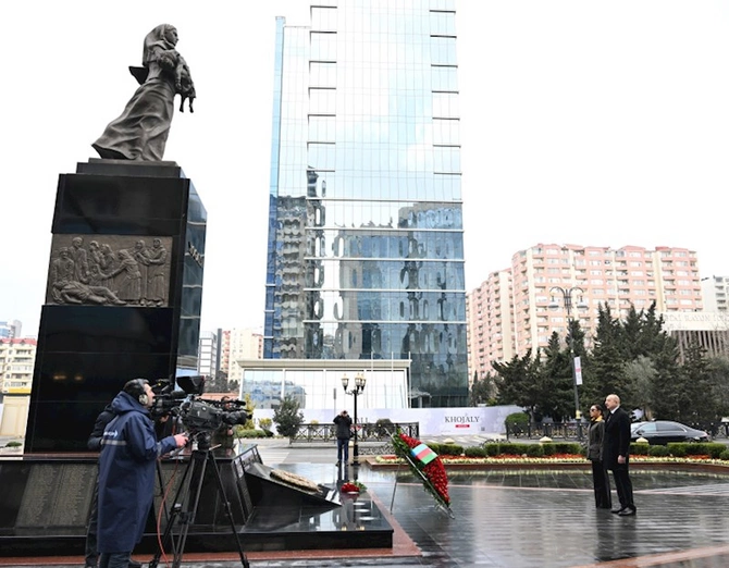 İlham Əliyev və Mehriban Əliyeva Xocalı soyqırımı abidəsini ziyarət ediblər — FOTOLAR İlham Əliyev və Mehriban Əliyeva Xocalı soyqırımı abidəsini ziyarət ediblər — FOTOLAR
