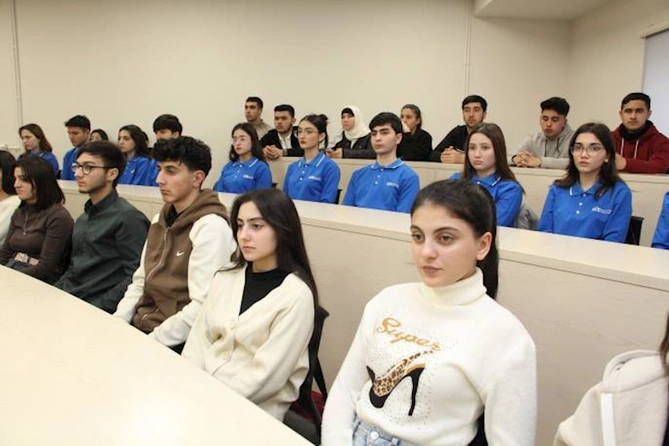 Qarabağ Universitetində Xocalı Soyqırımının 33-cü ildönümünə həsr olunan konfrans keçirilib — FOTOLAR Qarabağ Universitetində Xocalı Soyqırımının 33-cü ildönümünə həsr olunan konfrans keçirilib — FOTOLAR