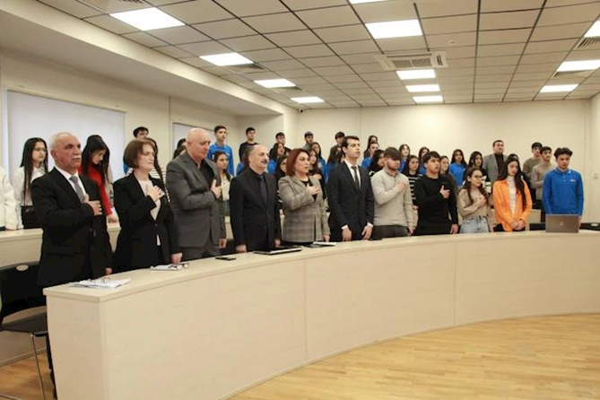 Qarabağ Universitetində Xocalı Soyqırımının 33-cü ildönümünə həsr olunan konfrans keçirilib — FOTOLAR Qarabağ Universitetində Xocalı Soyqırımının 33-cü ildönümünə həsr olunan konfrans keçirilib — FOTOLAR
