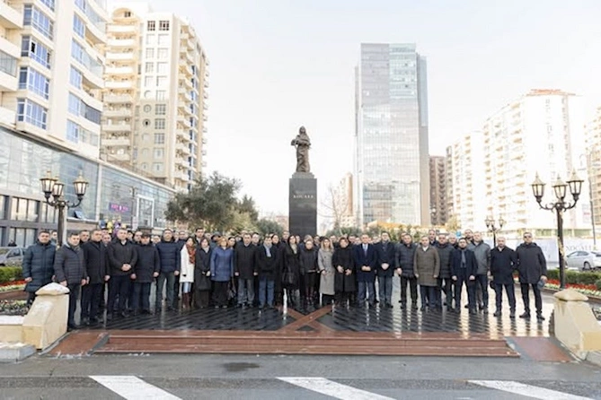 Veysəloğlunun rəhbər heyəti Ana harayı abidəsini ziyarət etdi — FOTO