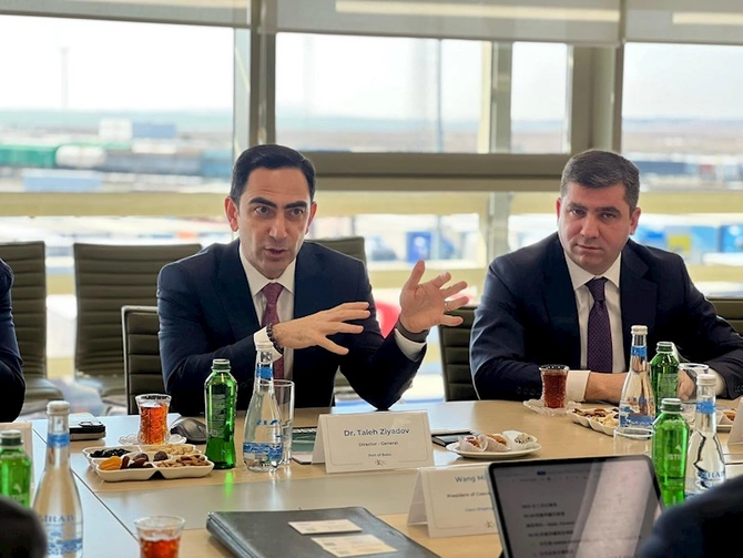Bakı Limanına COSCO gəmiçilik şirkətinin rəsmiləri səfər etdi — FOTOLAR