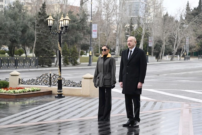 İlham Əliyev və Mehriban Əliyeva Xocalı soyqırımı abidəsini ziyarət ediblər — FOTOLAR İlham Əliyev və Mehriban Əliyeva Xocalı soyqırımı abidəsini ziyarət ediblər — FOTOLAR