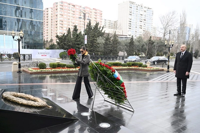 İlham Əliyev və Mehriban Əliyeva Xocalı soyqırımı abidəsini ziyarət ediblər — FOTOLAR İlham Əliyev və Mehriban Əliyeva Xocalı soyqırımı abidəsini ziyarət ediblər — FOTOLAR