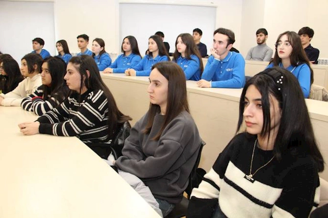 Qarabağ Universitetində Xocalı Soyqırımının 33-cü ildönümünə həsr olunan konfrans keçirilib — FOTOLAR Qarabağ Universitetində Xocalı Soyqırımının 33-cü ildönümünə həsr olunan konfrans keçirilib — FOTOLAR