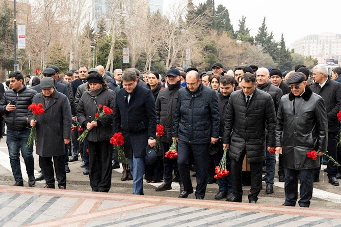 ETSN kollektivi Xocalı soyqırımı qurbanlarını anıb — FOTOLAR