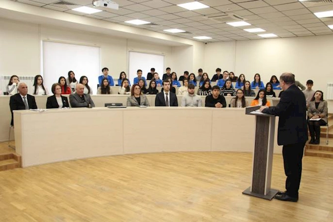 Qarabağ Universitetində Xocalı Soyqırımının 33-cü ildönümünə həsr olunan konfrans keçirilib — FOTOLAR Qarabağ Universitetində Xocalı Soyqırımının 33-cü ildönümünə həsr olunan konfrans keçirilib — FOTOLAR