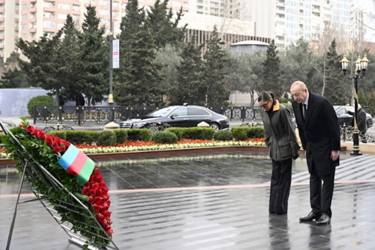 İlham Əliyev və Mehriban Əliyeva Xocalı soyqırımı abidəsini ziyarət ediblər — FOTOLAR