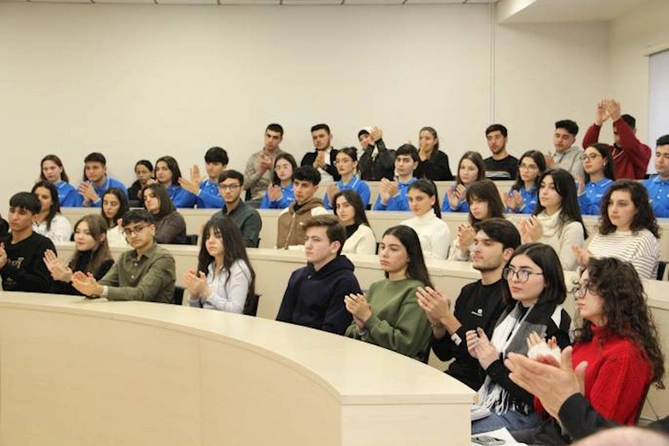Qarabağ Universitetində Xocalı Soyqırımının 33-cü ildönümünə həsr olunan konfrans keçirilib — FOTOLAR Qarabağ Universitetində Xocalı Soyqırımının 33-cü ildönümünə həsr olunan konfrans keçirilib — FOTOLAR