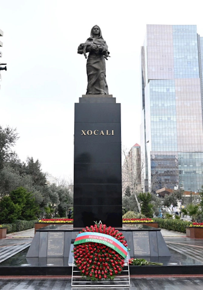 İlham Əliyev və Mehriban Əliyeva Xocalı soyqırımı abidəsini ziyarət ediblər — FOTOLAR İlham Əliyev və Mehriban Əliyeva Xocalı soyqırımı abidəsini ziyarət ediblər — FOTOLAR