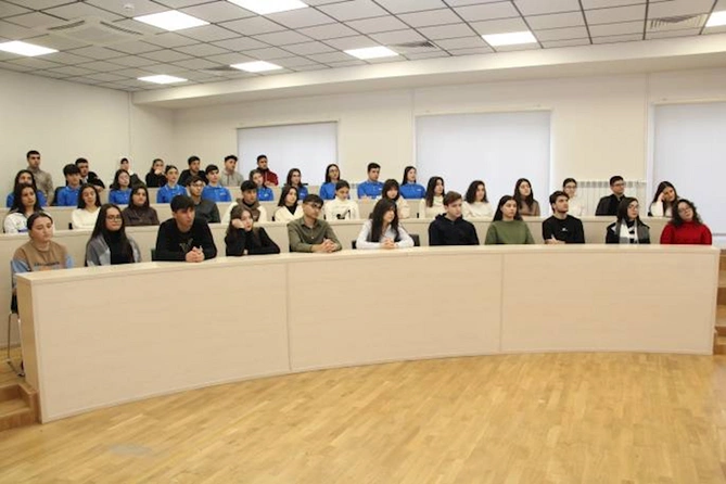Qarabağ Universitetində Xocalı Soyqırımının 33-cü ildönümünə həsr olunan konfrans keçirilib — FOTOLAR Qarabağ Universitetində Xocalı Soyqırımının 33-cü ildönümünə həsr olunan konfrans keçirilib — FOTOLAR