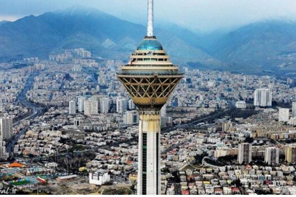 Tehranda polis idarəsinə hücum edildi