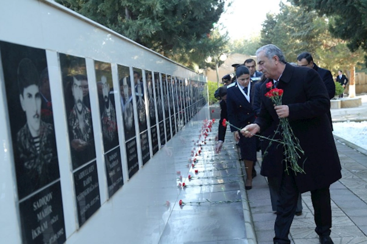 Hacıqabulda Xocalı soyqırımının 33-cü ildönümü ilə əlaqədar anım mərasimi keçirilib — FOTOLAR