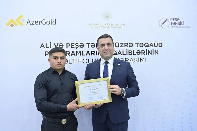 4-cü Təqaüd proqramı qaliblərinin mükafatlandırılması və “Mədən Topoqrafiyası” dərsliyinin təqdimatı keçirilib — FOTOLAR