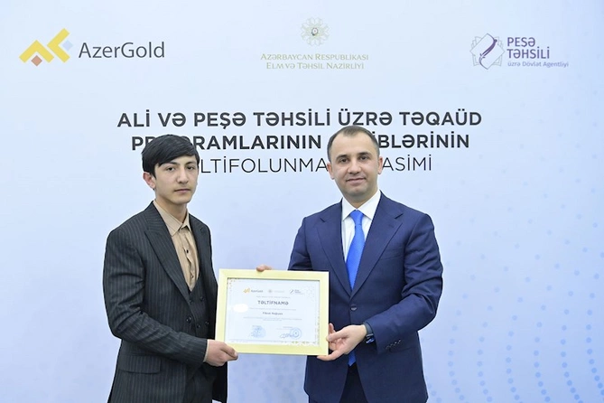 4-cü Təqaüd proqramı qaliblərinin mükafatlandırılması və “Mədən Topoqrafiyası” dərsliyinin təqdimatı keçirilib — FOTOLAR