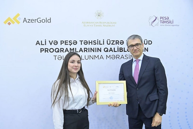 4-cü Təqaüd proqramı qaliblərinin mükafatlandırılması və “Mədən Topoqrafiyası” dərsliyinin təqdimatı keçirilib — FOTOLAR