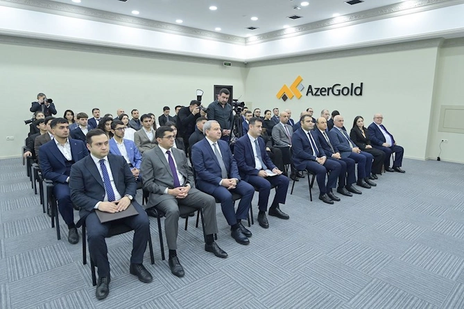 4-cü Təqaüd proqramı qaliblərinin mükafatlandırılması və “Mədən Topoqrafiyası” dərsliyinin təqdimatı keçirilib — FOTOLAR