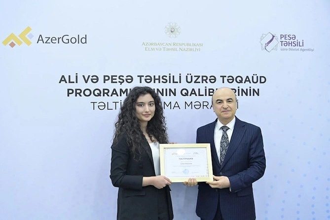 4-cü Təqaüd proqramı qaliblərinin mükafatlandırılması və “Mədən Topoqrafiyası” dərsliyinin təqdimatı keçirilib — FOTOLAR
