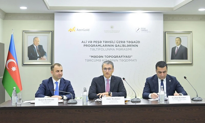 4-cü Təqaüd proqramı qaliblərinin mükafatlandırılması və “Mədən Topoqrafiyası” dərsliyinin təqdimatı keçirilib — FOTOLAR
