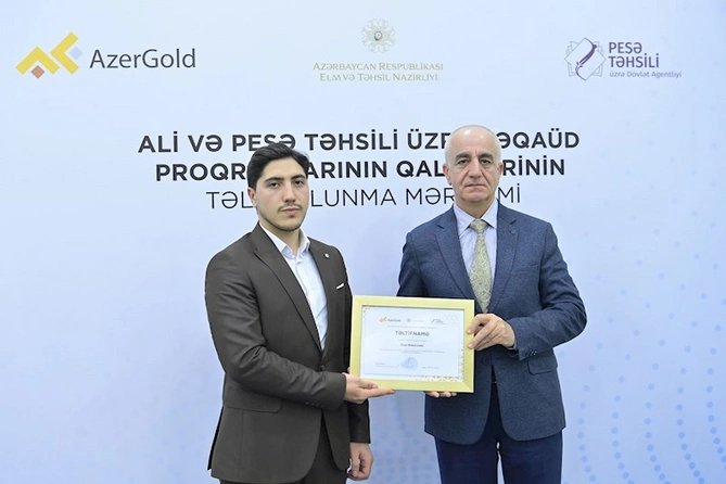 4-cü Təqaüd proqramı qaliblərinin mükafatlandırılması və “Mədən Topoqrafiyası” dərsliyinin təqdimatı keçirilib — FOTOLAR