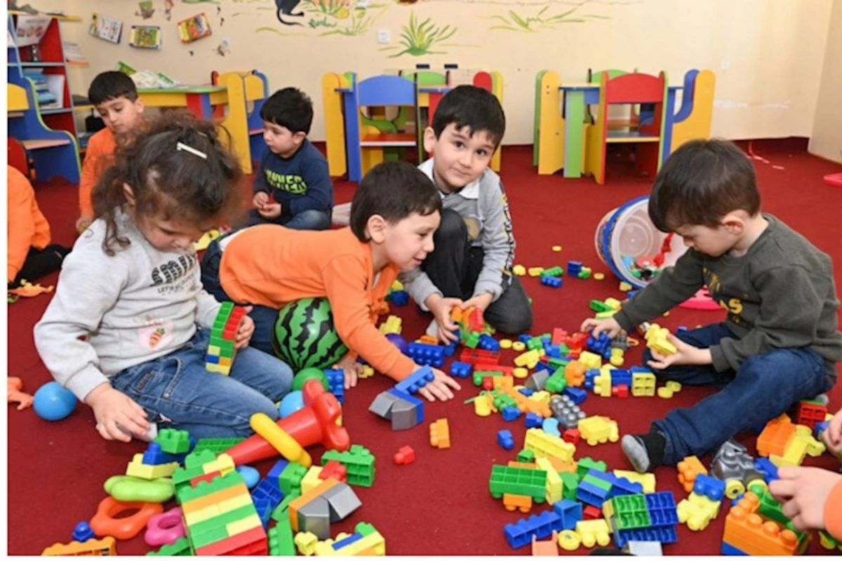 Dövlət uşaq bağçalarına qəbulda ÇƏTİNLİK — Yaşayış yerini dəyişən valideynlər NƏ ETMƏLİDİRLƏR?