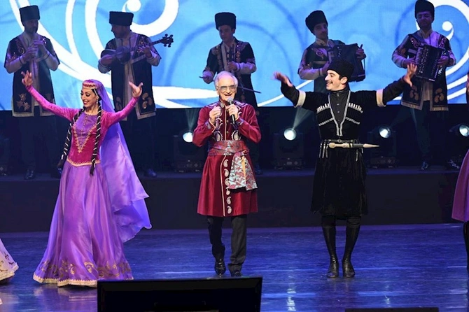 Polad Bülbüloğlunun 80 illiyinə həsr olunan təntənəli gecə keçirildi — FOTOLAR