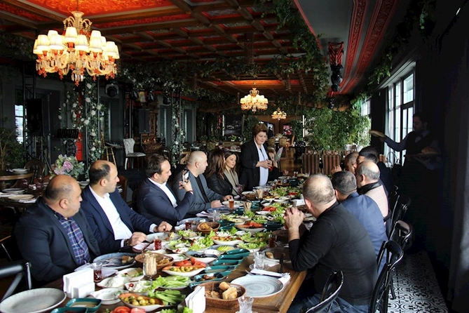Tənzilə Rüstəmxanlı media nümayəndələri ilə görüşdü — FOTOLAR