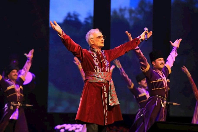 Polad Bülbüloğlunun 80 illiyinə həsr olunan təntənəli gecə keçirildi — FOTOLAR
