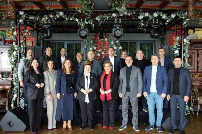 Tənzilə Rüstəmxanlı media nümayəndələri ilə görüşdü — FOTOLAR