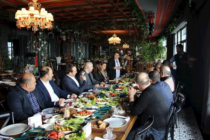 Tənzilə Rüstəmxanlı media nümayəndələri ilə görüşdü — FOTOLAR