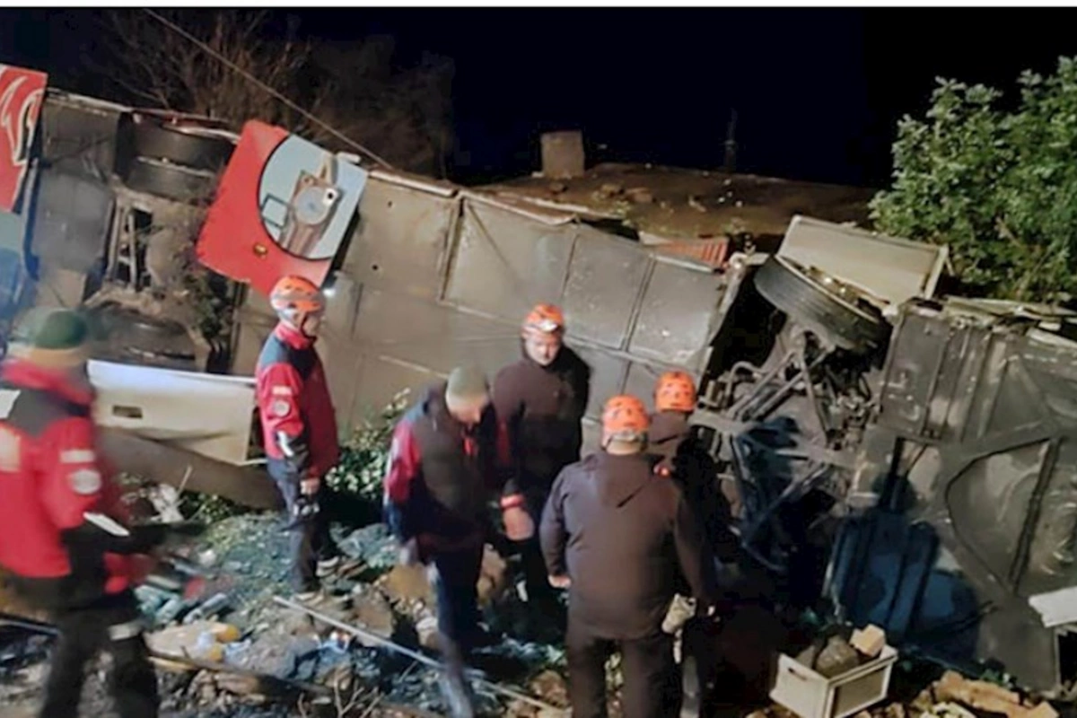 Türkiyədə sərnişin avtobusu aşdı — Ölən və yaralananlar var (FOTO)