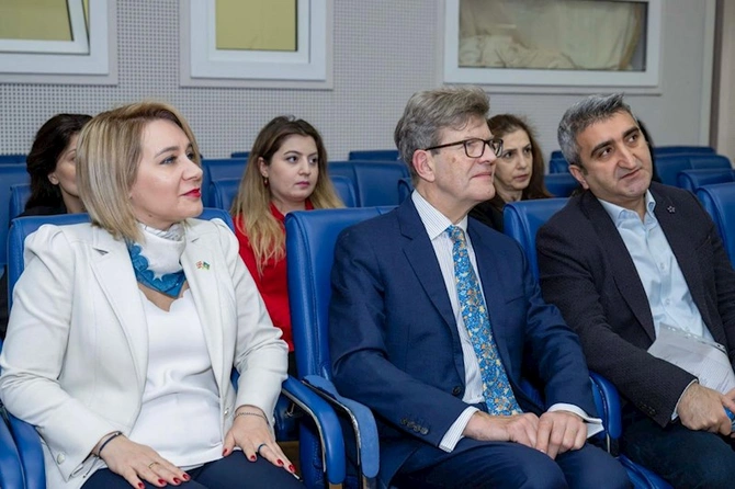 Britaniyalı ekspert Bakıda təlim keçir — FOTOLAR