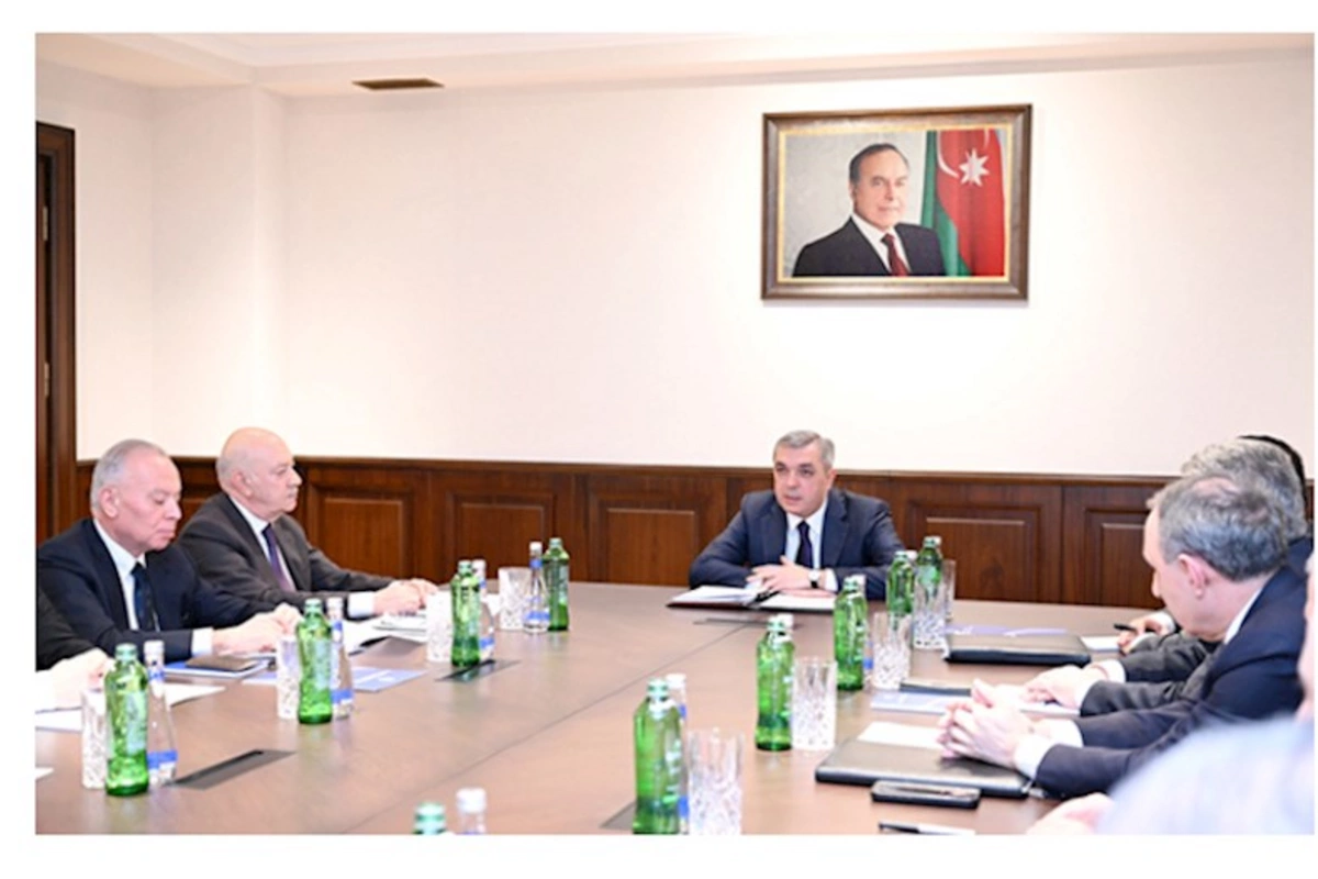 Samir Nuriyev məmurlarla iclas keçirdi